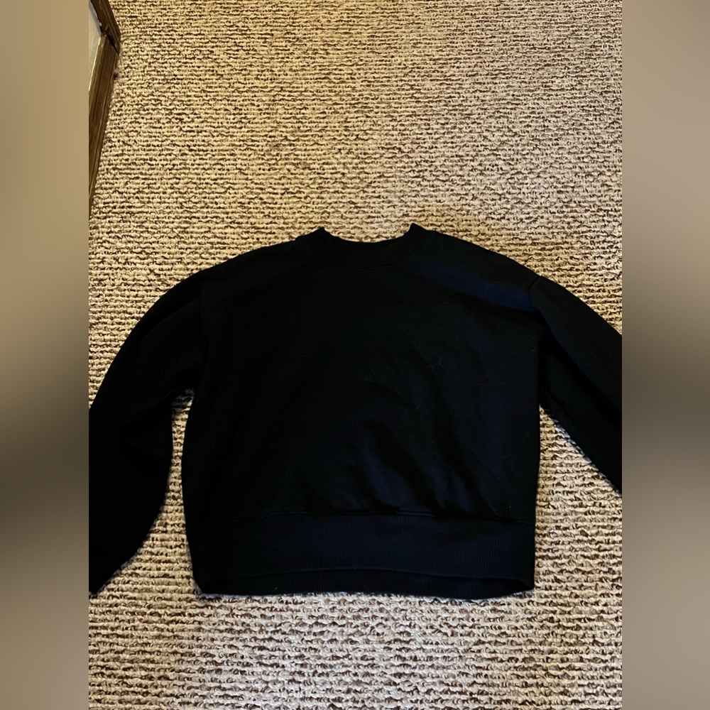 Black cropped sweater